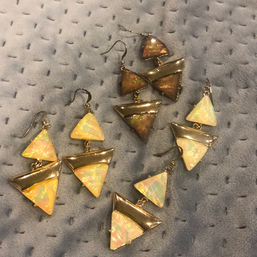 Opalescent Double Triangle Dangle EarringNwt 20$